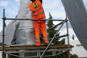  Vorbereitung des Schlauchliners auf dem Inversionsturm 