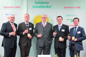  1 Goldener Kanaldeckel 2008: Roland W. Waniek, Rainer Hein, Staatssekretär Dr. Alexander Schink, Heiko Althoff, Peter Lubenau (v.l.n.r.) 