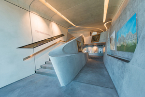  Die geschwungenen Betonelemente entsprechen der aktuellen Formensprache der Architektin Zaha Hadid.  