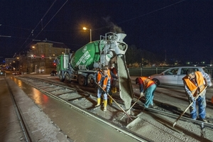  Die Rosensteinbrücke in Stuttgart ist eine wichtige Verkehrsader. Hier verkehren neben Pkw, Lkw und Bussen auch die Stadtbahnen der U13 