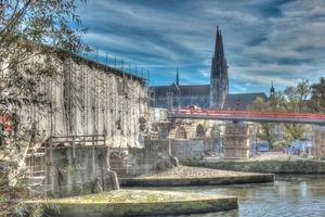  Seit 2011 wird die Steinerne Brücke nun in vier Bauabschnitten instand gesetzt. Die Fertigstellung ist bis 2017 geplant. 