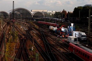  Am Hauptbahnhof Dresden wurde unlängst ein 340 m langer Mischwasser-kanal DN 1000/1500 mittels Schlauchlining saniert 