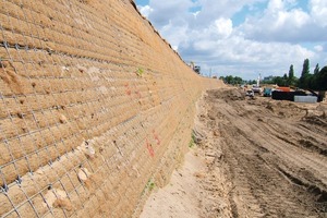  3 ... grundstückseitig aus Stahlgitterelementen 