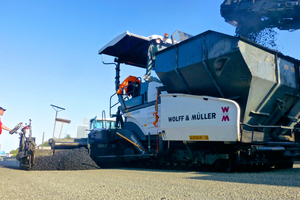  BPO Asphalt verbessert die Prozesse im Straßenbau: Alle Abläufe werden konsequent auf die wichtigste Maschine, den Straßenfertiger, ausgerichtet.  