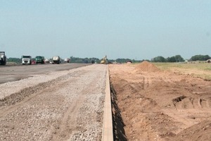  5 Sichere Großflächenentwässerung: Beim Jagel Airport kommen monolithische Rinnensysteme von Aco Tiefbau zum Einsatz 