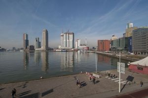  Der Rijnhaven ist ein 21 Hektar großes Areal zwischen dem Wilhelminapier und dem Katendrechtviertel 