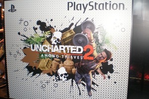  Uncharted 2: Among Thieves ist ein von Naughty Dog für die PlayStation 3 entwickeltes Action-Adventure und der Nachfolger von Uncharted: Drakes Schicksal 