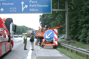  Schwerer Unfall durch das Auffahren auf ein Absicherungsfahrzeug 