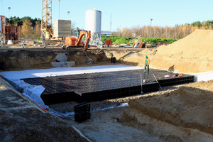  Die EcoBloc Inspect Module wurden auf einer Fläche von etwa 16 x 31 m zu einem einlagigen Blockverbund mit einer Rigolensohle von 1,90 m unter Geländeoberkante montiert 