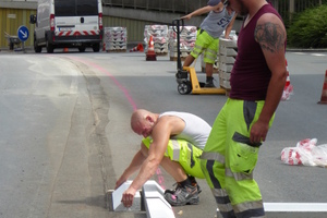  Für die Zufahrt zum Schiedetunnel in Limburg an der Lahn suchte man nach einer Lösung, die Fahrbahn auf einfache und stabile Art zu teilen.  