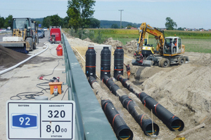  SediPipe XL-Plus eröffnet neue Möglichkeiten bei der Behandlung von Straßenabflüssen. Auf der bayerischen Autobahn A 92 bewährt sich die Sedimentationsanlage sogar in einem Wasserschutzgebiet 