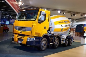  6 Neu ist der Renault Premium Lander 8 x 4 als Extraleicht-Betonmischer mit Liebherr-AufbauFoto: Renault Trucks 