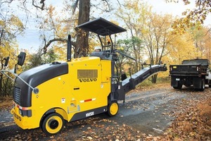  3 Durch die Übernahme von ABG gehört Volvo nun zu den Herstellern von Kaltfräsen, hier die 50 cm breit und bis zu 210 mm tief fräsende MW500 mit extrem kleinem Fräsradius von nur 200 mmFoto: Volvo CE 