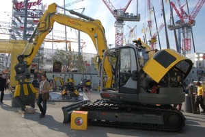  Der neue 14504 von Wacker Neuson zählt mit 15 t Betriebsgewicht zu den größten Raupenbaggern, die auf Boden schonenden Gummiketten fahrenFoto: Cohrs 