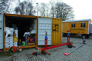  3 Flexible Technik von D&amp;S: Der Montagewagen (im Vordergrund) kann vor Ort auf die Rahmenbedingungen der Baustelle angepasst werden                                                                                                             Foto: Diringer &amp; Scheidel Rohrsanierung 