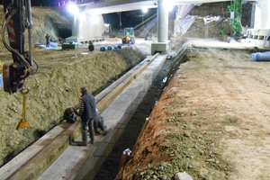  30. April, 00:37 Uhr: Die über 2500 Tonnen schwere Brücke in „voller Fahrt“. 