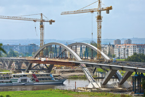  Brücken-Überbau: Peri plante und lieferte die Schalungslösung für die Herstellung des Überbaus der Stahlverbundbrücke. Nach Fertigstellung verbindet die Straßenbrücke den Osten und den Süden der Stadt mit den Gebieten im Norden Dresdens 