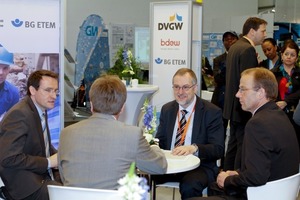  Auf der Wasser Berlin wurde das erste von Güteschutz Kanalbau und DVGW CERT gemeinsam erarbeitete Zertifikat an ein Unternehmen überreicht 