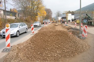  3 Bei Leitungsverlegungen unter der Straße und im Gehweg ist selbst eine Bundestrasse nur noch halbseitig benutzbar 