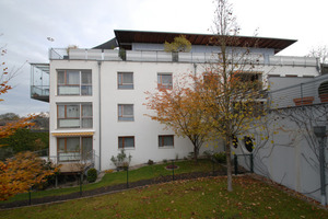  Beide Gebäudeteile sind durch die gemeinsam genutzte Tiefgarage miteinander verbunden, auf der Terassen für zwei Wohnungen angelegt wurden 