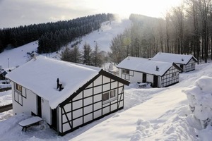  Hier geht es um das Bett aus Schaumglasschotter, in dem 200 Ferienhäuser im Ferienpark Landal Winterberg im Sauerland sicher ruhen 