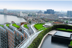  Providence Wharf London, intensiv begrüntes Dach. Der Regenabfluss von den Dachflächen kann in Citylage oftmals nicht versickern. Hier bietet sich die Regenwassernutzung, auch zur Bewässerung der Dachbegrünung an. 