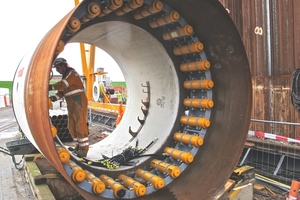  Ohne die Vormontage der Dehner-Stationen im Fertigteilwerk wäre eine unterbrechungsfreie Bedienung der Vortriebs-Baustelle nicht möglich gewesen. 