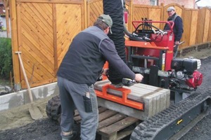 Transport und Verlegen mit einer Maschine – das ist das überzeugende Konzept des Vacu-PalletMobilsFoto: Optimas 