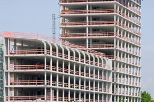  Die Deutsche Doka liefert seit 50 Jahren Schalungen für den Ortbetonbau (im Bild: Skyline-Tower, München) 