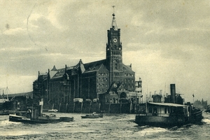  Der Kaiserspeicher um 1900 – ein dominantes Wahrzeichen im Hamburger Hafen. Nach schweren Beschädigungen im 2. Weltkrieg wurde die Ruine 1963 gesprengt. 