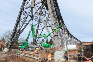  Durch die verstärkte Verankerung aus Stahl und Beton können auch längere Güterzüge über die historische Brücke fahren. 