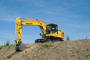  Der bis zu 18 t wiegende Komatsu PC160LC-8 lässt sich mit fünf Hauptbetriebsarten bestens an die Einsätze anpassen, werkseitig sind Schnellwechsler und zusätzlicher Steuerkreis vorhanden 