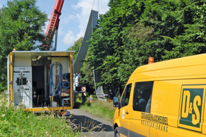  Einbau des Schlauchliners mit Mobilkran und Seilwinde 