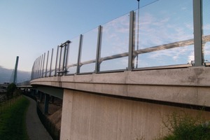  3 Das System ist einfach und schnell zu montieren. Zur Montage werden Stahlpfosten auf die Brückenkappe gesetztFotos: Kohlhauer 