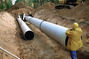  2 Auch beim Bau von Druckrohrleitungen für den Trinkwassertransport ist GFK-Wickelrohr auf dem VormarschFotos: Amitech 