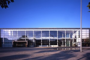  links: Der Neubau des Theaters Erfurt wurde 2003 eröffnet und zählt zu Europas modernsten Spielstättenrechts: Erst kürzlich hat die dechant hoch- und ingenieurbau gmbh das neue Glockenbrot Backwerk Süd der Rewe-Gruppe fertig gestellt 
