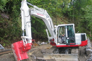  Der Takeuchi TB 1140 von W. Schäfer Baumaschinen ist mit 14,2 t Gewicht und 500 mm Kettenbreite einer der größten Bagger mit Gummiketten 