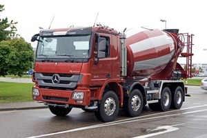  Actros Bau-Lkw im Betonmischer-Einsatz 