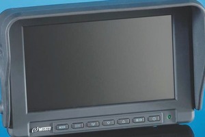  Der von Motec entwickelte Monitor MD3072A-Quad mit 17,8 cm Bilddiagonale kann bis zu vier Kameraeinstellungen gleichzeitig darstellen und liefert bei Sonneneinstrahlung kontrastreiche Bilder 