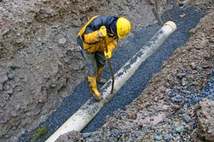  Besonders wichtig: Frostfreie Verlegung des Rohreslinks: Winterbaustelle im Biosphärenreservat: Der neue Verbindungssammler von Erlau zur Kläranlage Schleusingen 