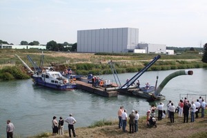  3 Einbau des Dükers an der Verlegeposition allein vom Wasser aus ohne Hilfestellung durch landseitige Hebegeräte 