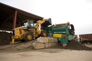  12 Neueste Ergänzung der H-Serie von Caterpillar ist der 938H, der durch ACERT-Technologie des Motors weniger Kraftstoff verbrauchtFoto: Zeppelin 