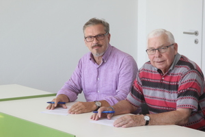  Dr.-Ing Robert Stein, Geschäftsführer der Prof. Dr.-Ing. Stein &amp; Partner GmbH, Bochum und Dr. Tom Iseley, Direktor des Trenchless Technology Center, Ruston, LA bei der Unterzeichnung des Kooperationsvertrages.  