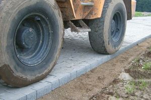  Die Randlinienführung der Steinlagen ist optimal für eine maschinelle Verlegung ausgelegt 