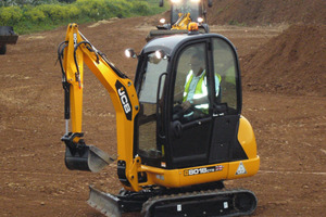  Einer der neuen JCB-Minibagger, der 8018 aus der 1,5-t-Klasse, bei seiner Vorstellung in England 