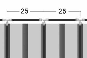  Bei der Wandtemperierung KS-Quadro Therm werden Rohrleitungen im Abstand von 25 cm durch die in der Wand integrierten Installationskanäle geführt 