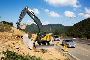  1 Mit dem neuen, 33,8 bis 37 t schweren ECR305CL bietet Volvo nun einen der größten und leistungsfähigsten  Kurzheckbagger weltweitFoto: Volvo CE 