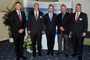  Referenten der Jahrestagung der Deutschen Bauchemie 2010 in Lindau (v.l.): Dr. Utz Tillmann (VCI), Dr. Alfred Kern (DBC), Prof. Dr. Michael Hüther (IW Köln), Prof. Dr. Dr. Manfred Spitzer (Universitätsklinikum Ulm), Norbert Schröter (DBC) 