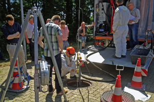  Auf großes Interesse stießen beim RSV-Praxistag Schachtsanierung in Peine nicht nur die Vorträge, sondern auch und vor allem die live-Demonstrationen aktueller Schachtsanierungsverfahren. 