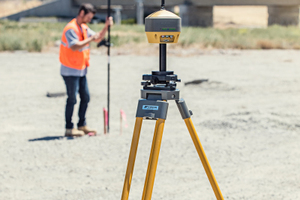  Topcon Hiper HR: Leistungsstarker GNSS-Empfänger mit kompakten Abmessungen. 